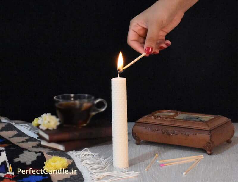 شمع موم عسلی رنگ سفید